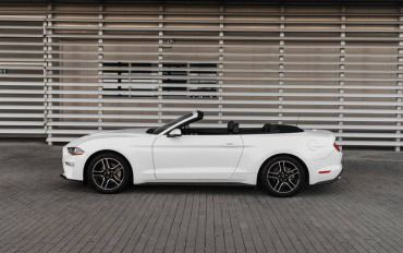 Ford Mustang Oxford White