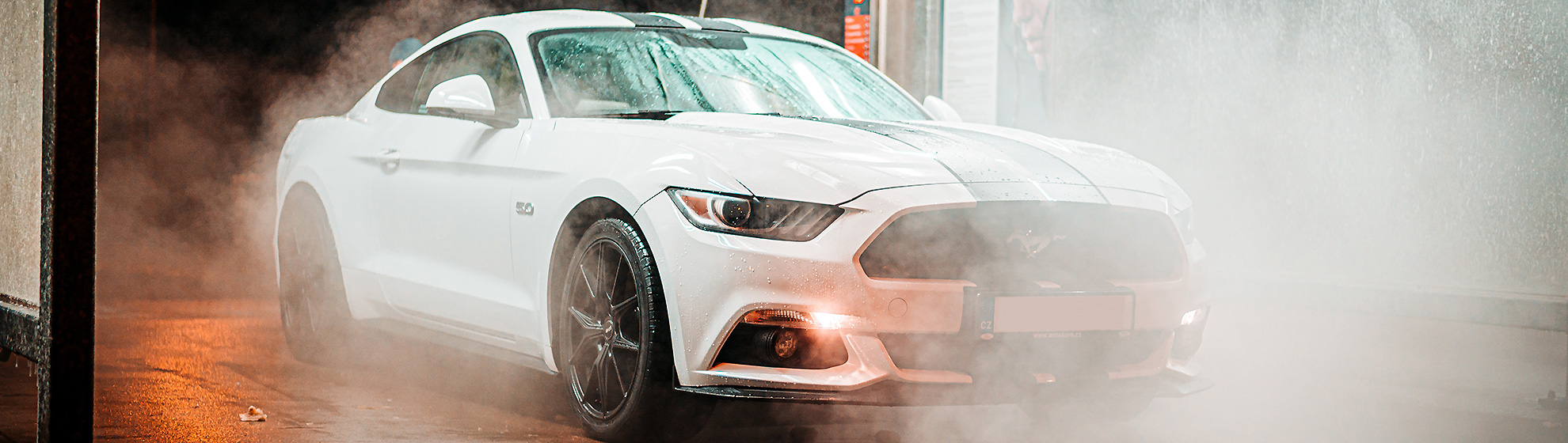 Поездка по ночному Сочи и Адлеру на кабриолете Ford Mustang